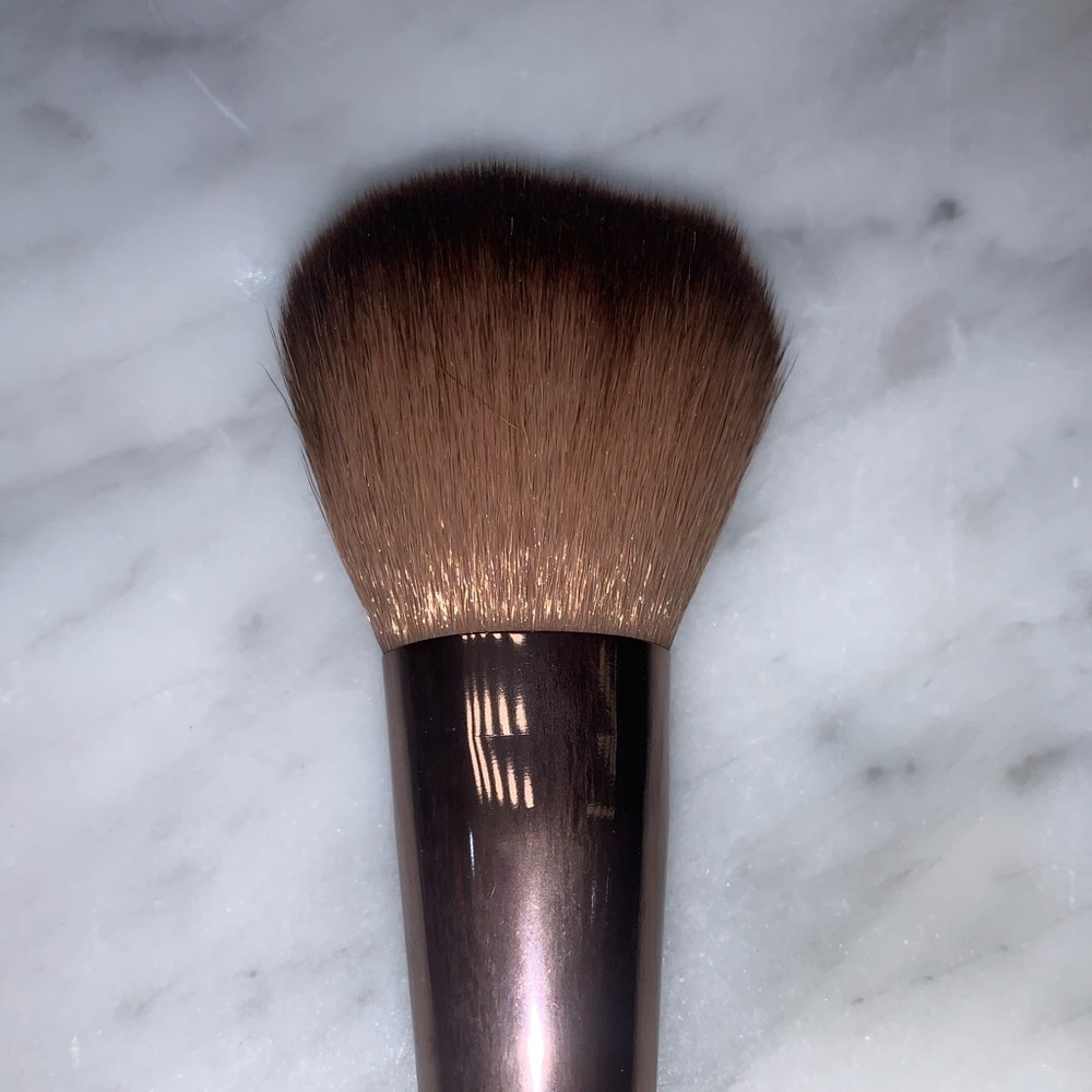Brush cosmetics (powder) synthetic
